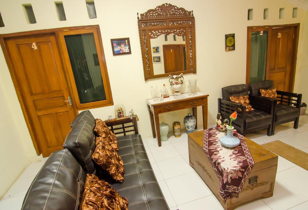 Pendopo Andari Homestay Yogyakarta Exterior foto